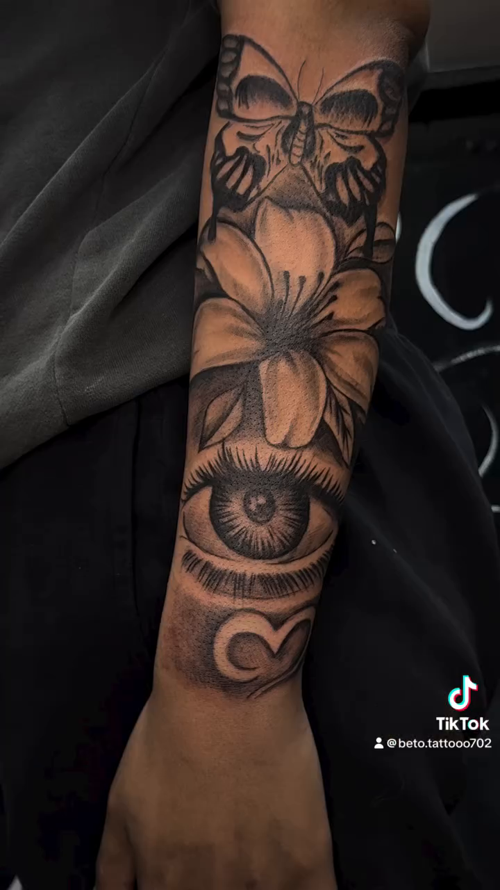 Tattoo by @beto.tattooo — black_and_grey, illustrative