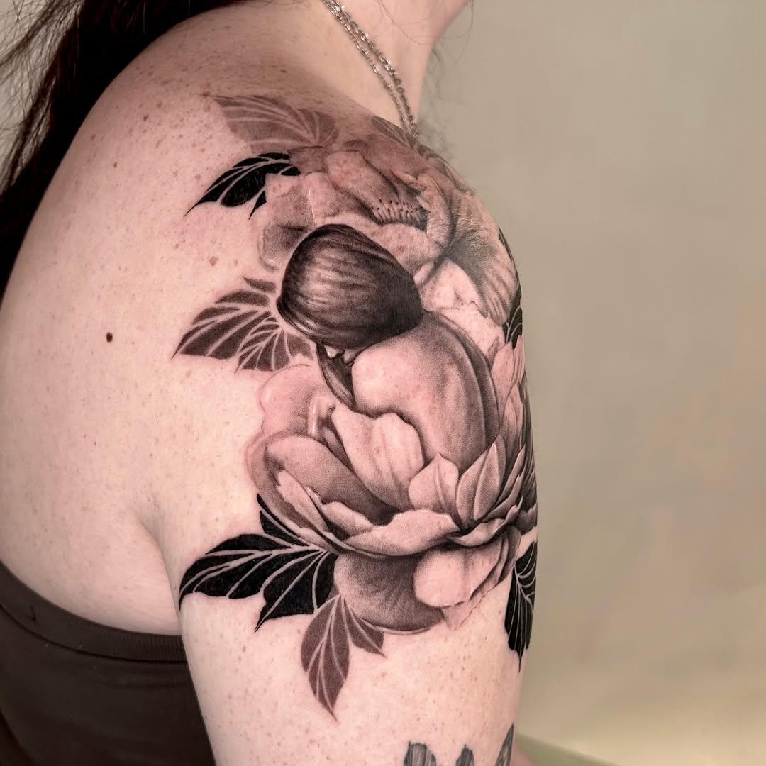 Tattoo by @long.tea_tattooer — black_and_grey
