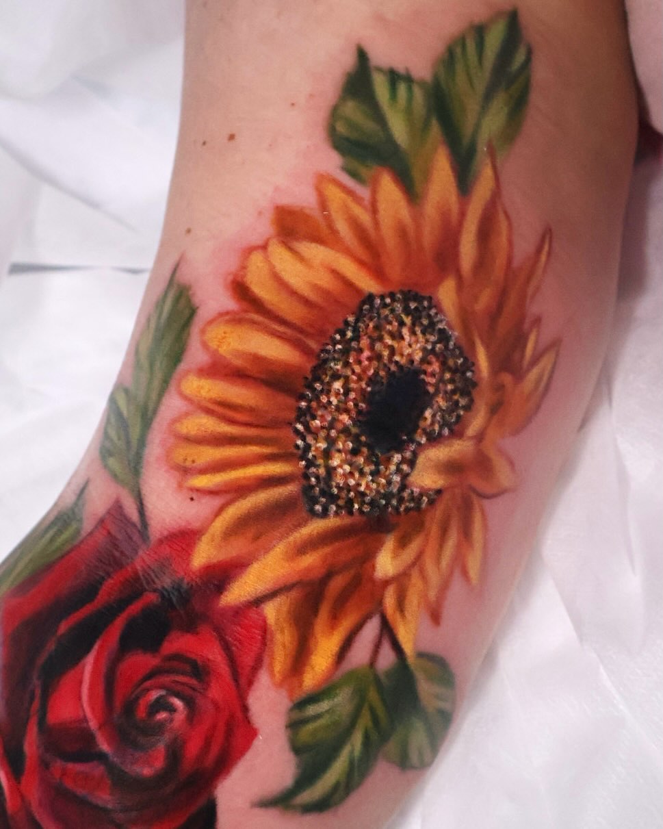 Tattoo by @elegantlyinking โ realism