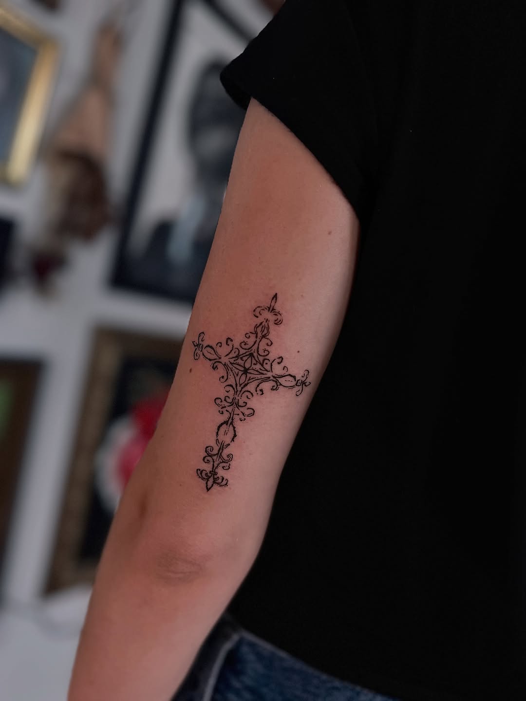 Tattoo by @hotdonnatattoos — ornamental, fine_line