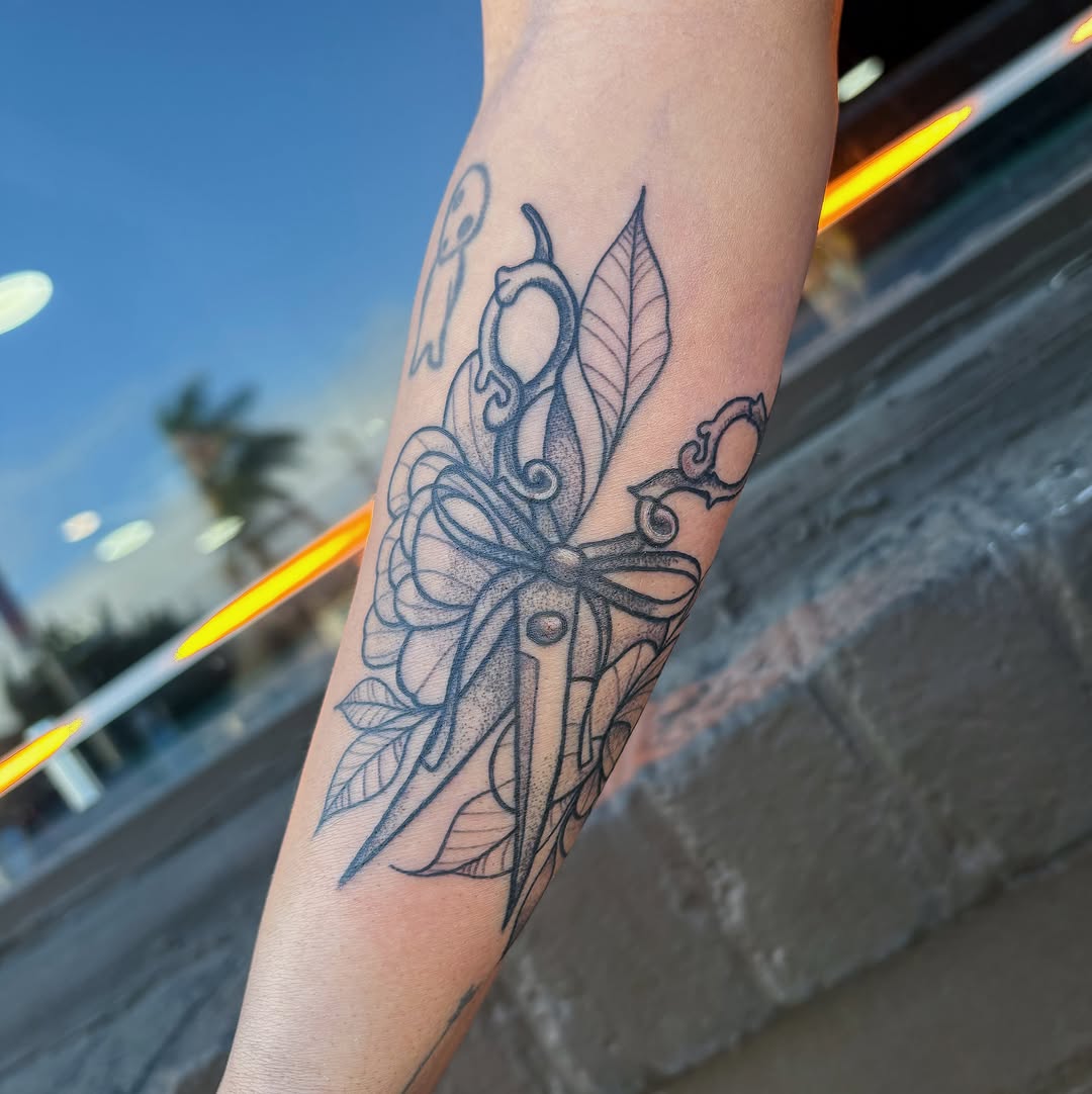 Tattoo by @flores_tattoosss β dotwork, fine_line