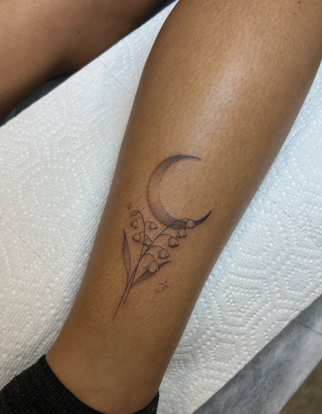 Tattoo by @tattoosbyalyssa — fine_line, minimalist