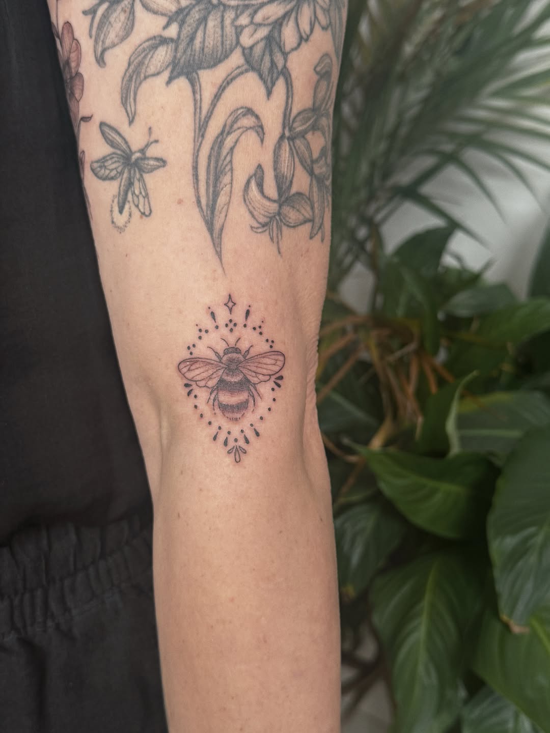 Tattoo by @somberallure — fine_line, dotwork