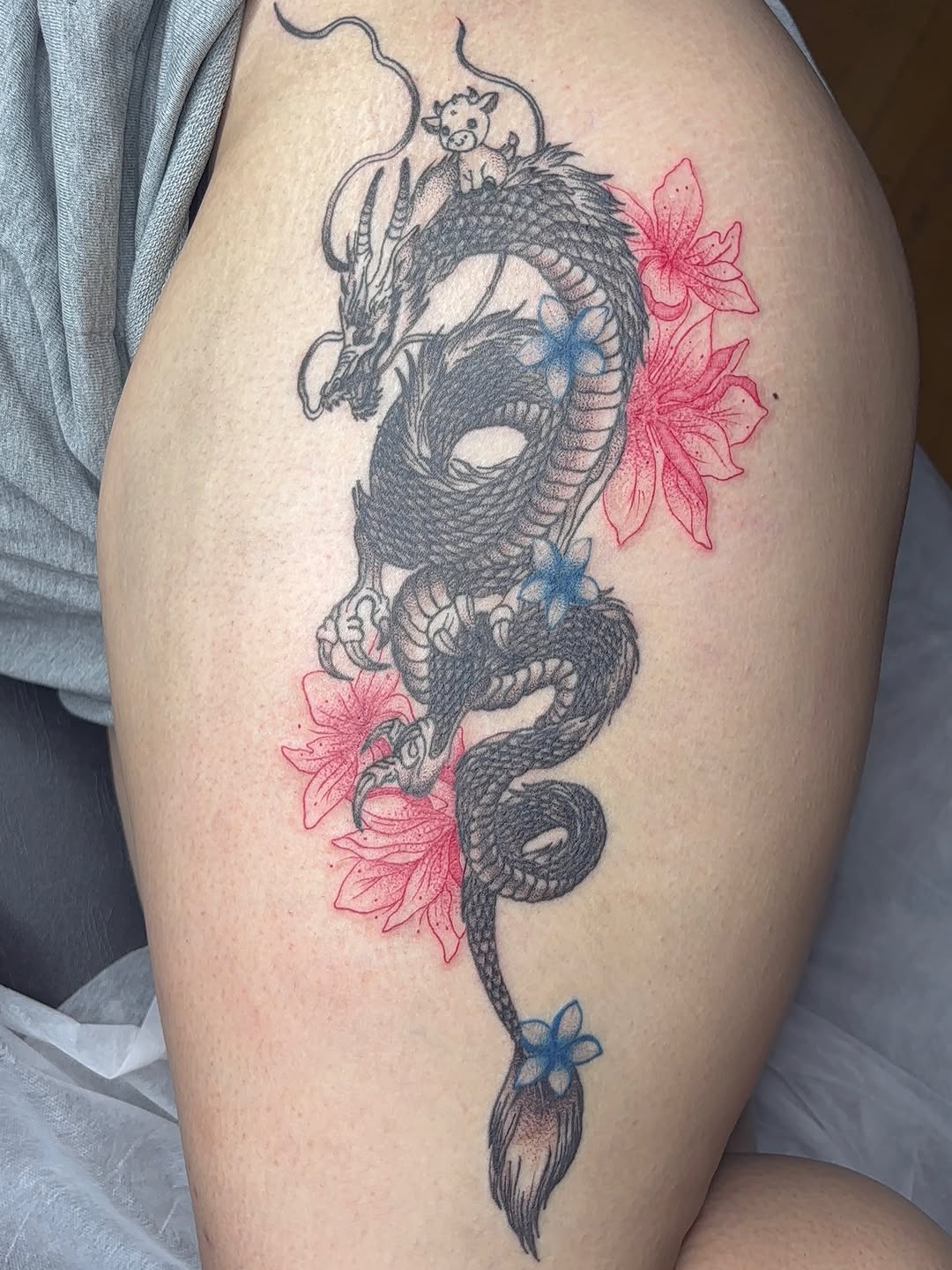 Tattoo by @vo.ink.metric โ illustrative, black_and_grey