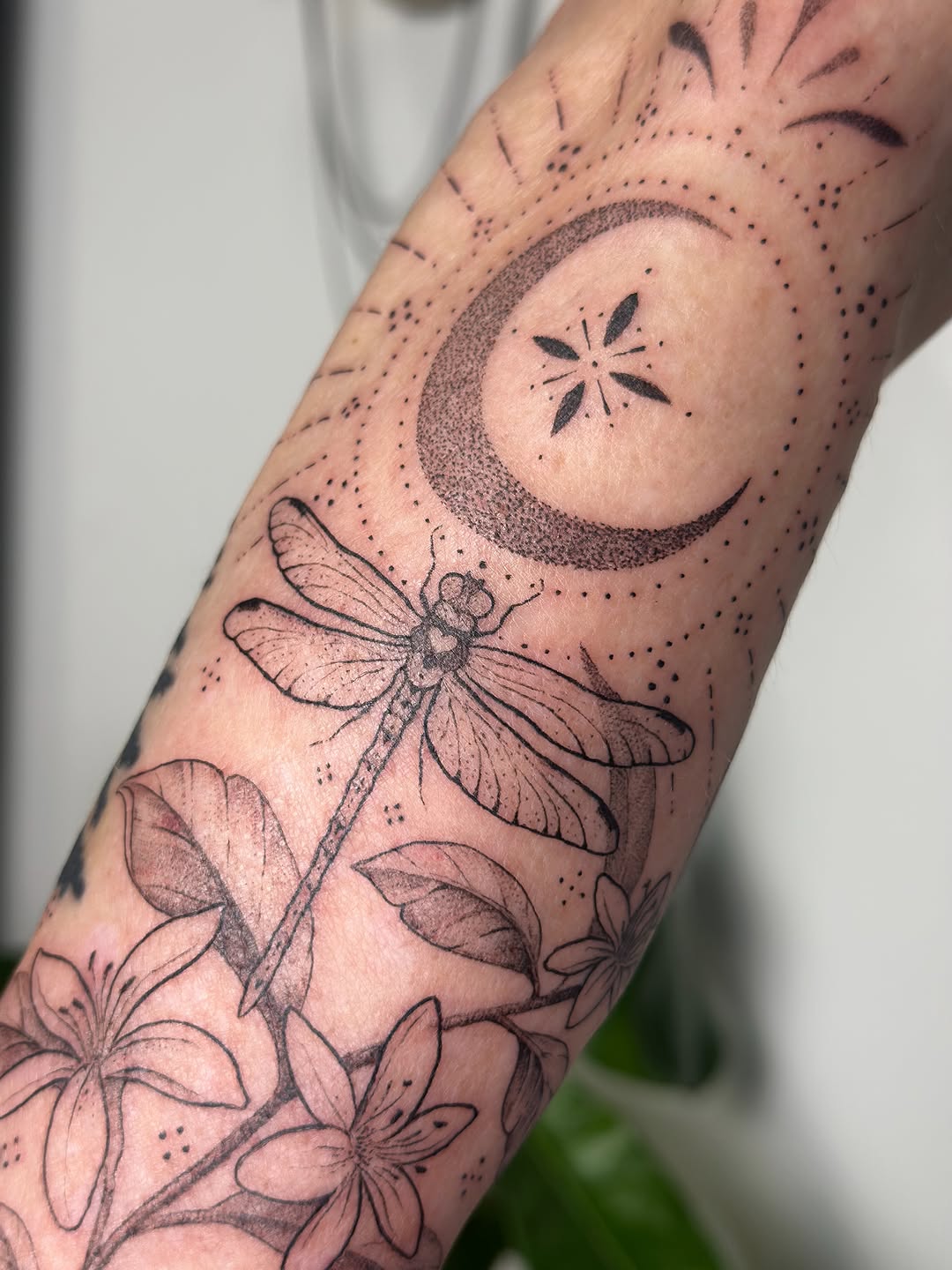 Tattoo by @santiagogdon β fine_line, dotwork