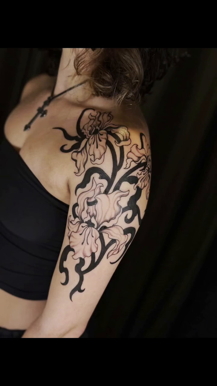 Tattoo by @jasminejadetattoo — blackwork, illustrative