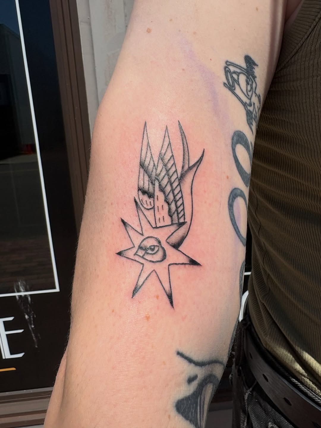 Tattoo by @yellietattoo — blackwork