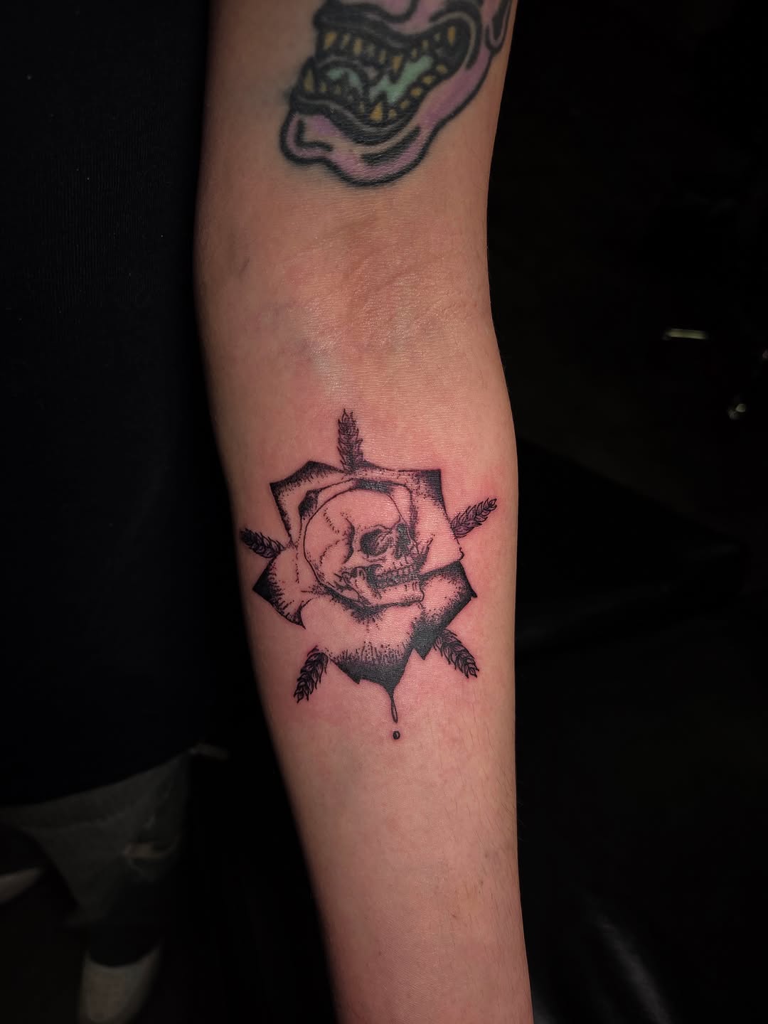 Tattoo by @madetohealtattoos β blackwork, illustrative