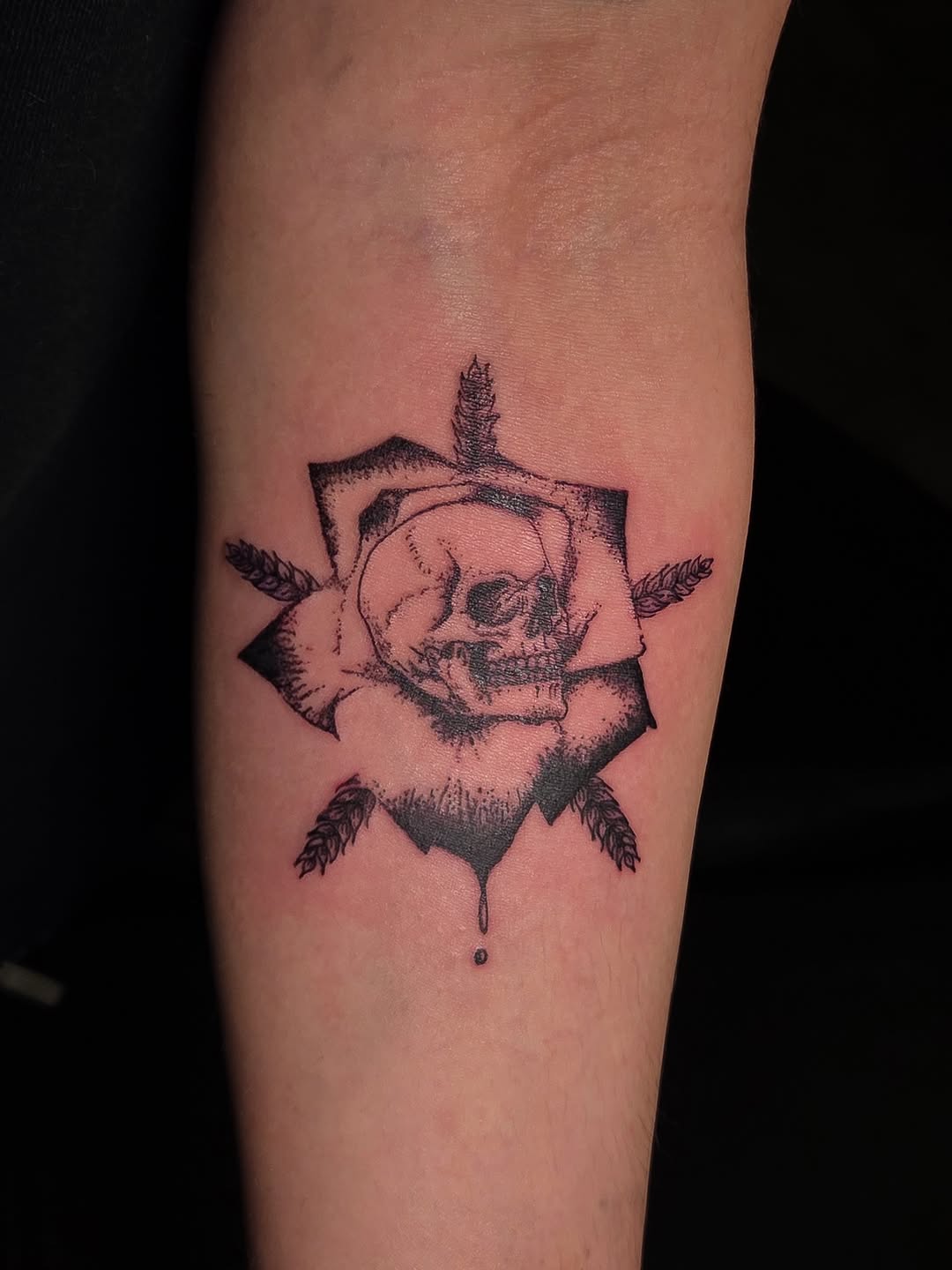 Tattoo by @madetohealtattoos β blackwork, illustrative