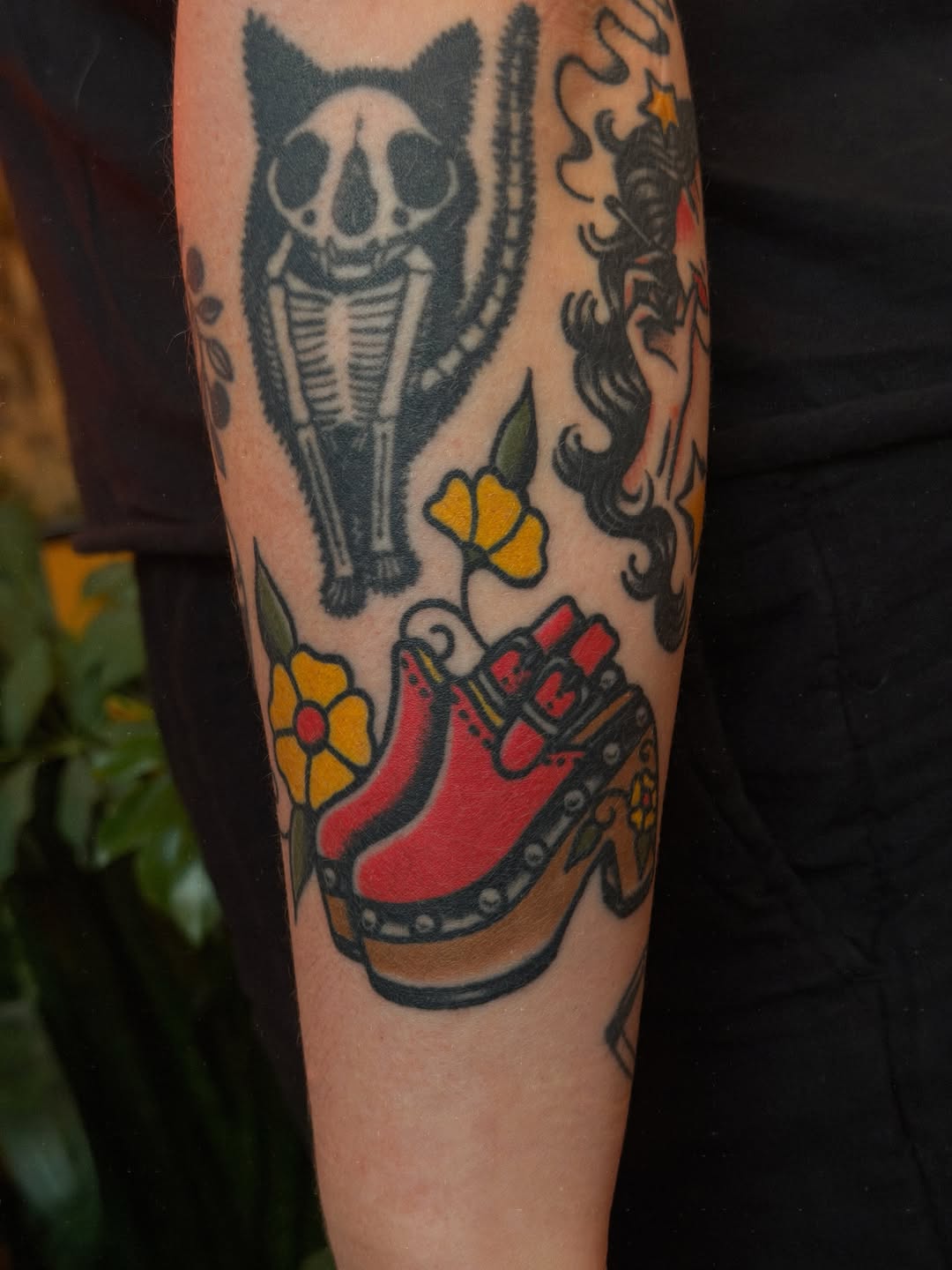 Tattoo by @lindseebeetattoo โ american_traditional