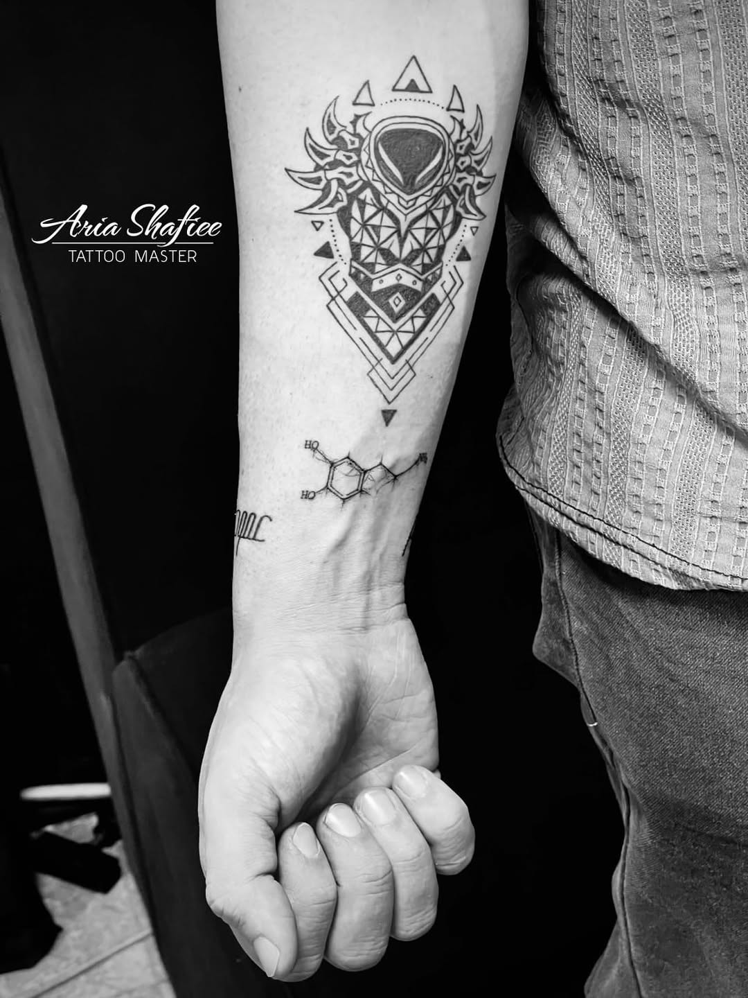 Tattoo by @ariu_tattoo — geometric, black_and_grey