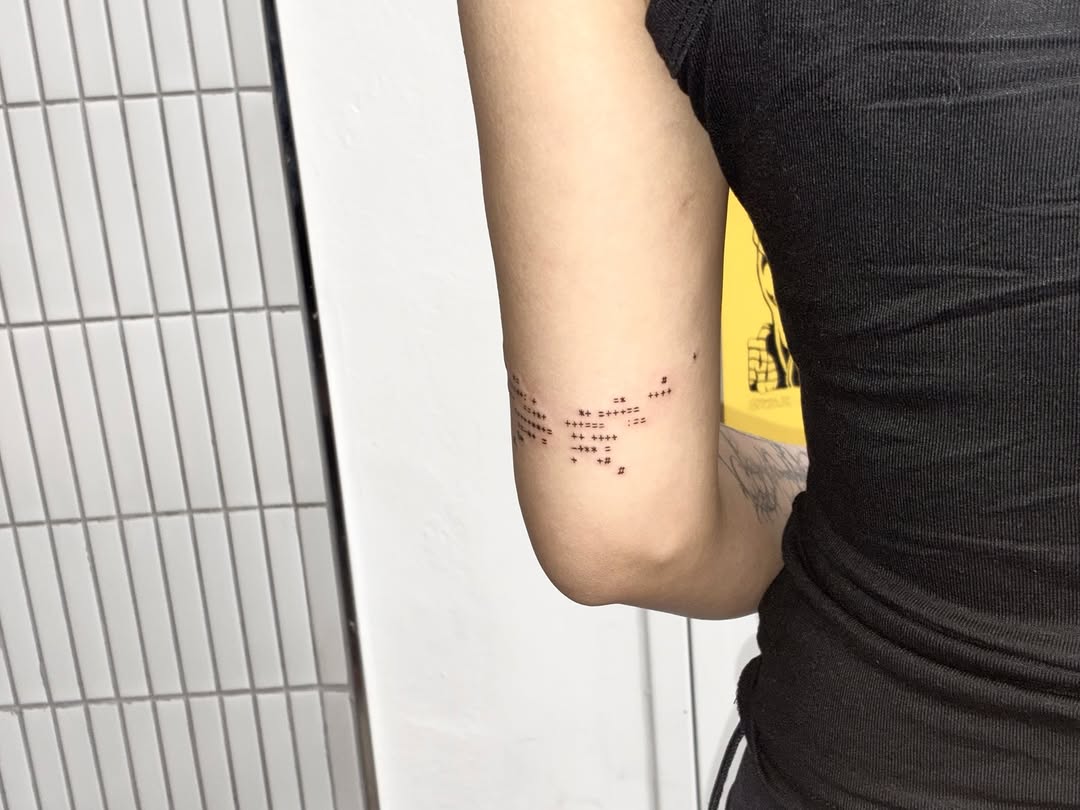 Tattoo by @8th.ho โ fine_line, minimalist