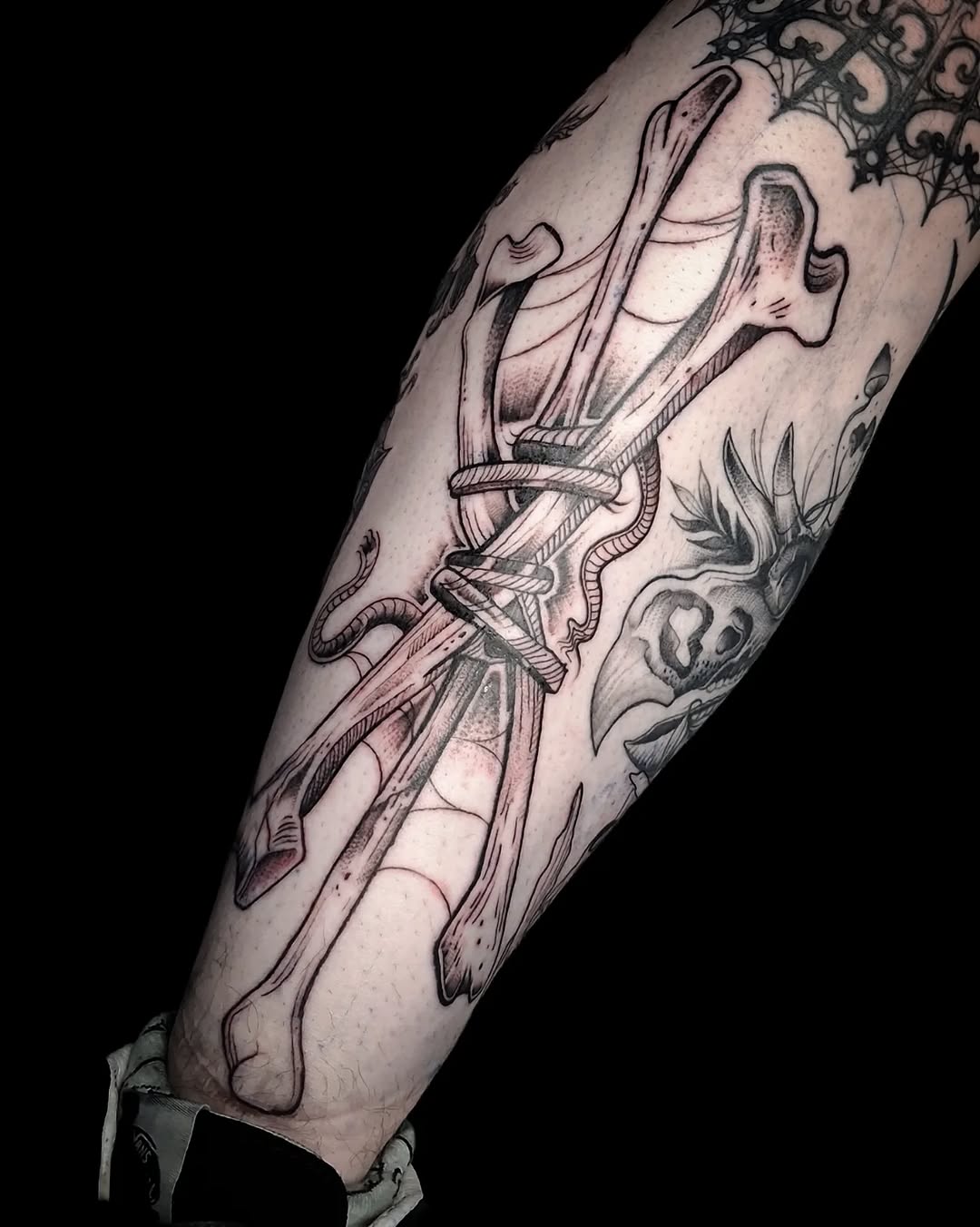 Tattoo by @powetattoos — black_and_grey, illustrative