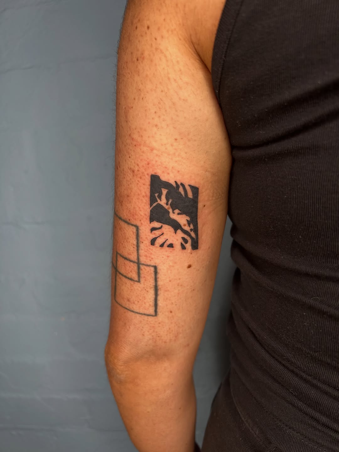 Tattoo by @settedoro.tattoo — blackwork, geometric