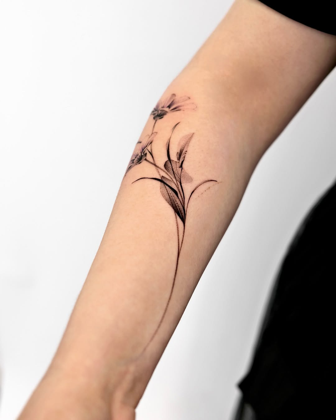 Tattoo by @mukyeon_tattoo — fine_line, dotwork