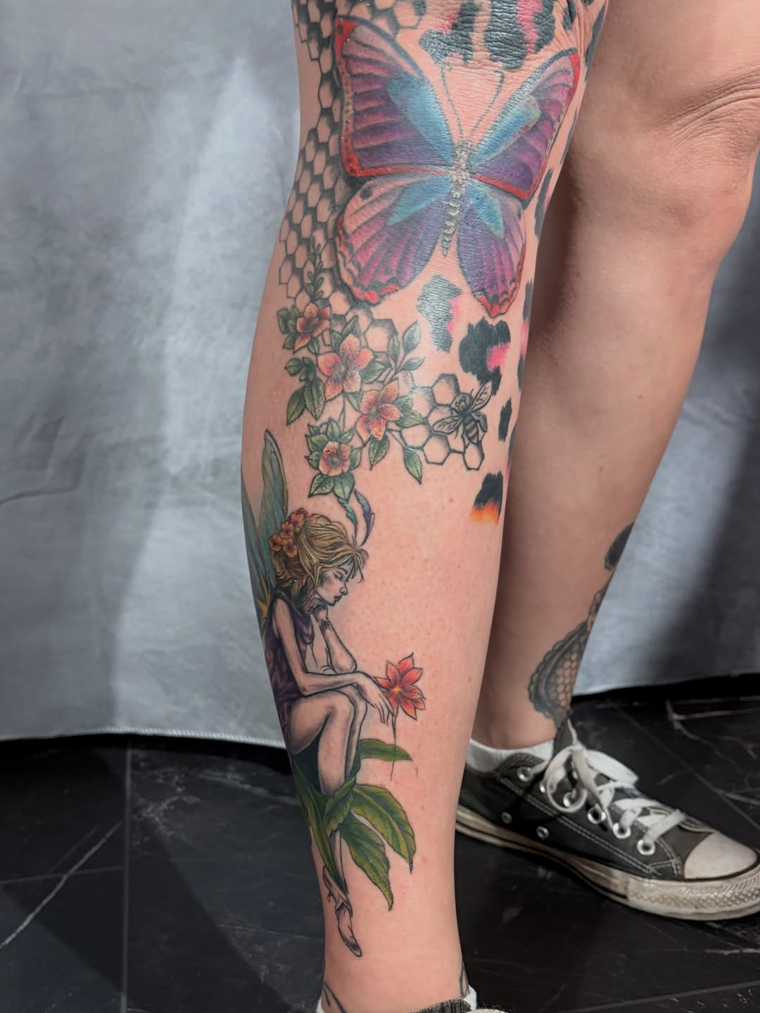 Tattoo by @leaves_.art — illustrative, realism