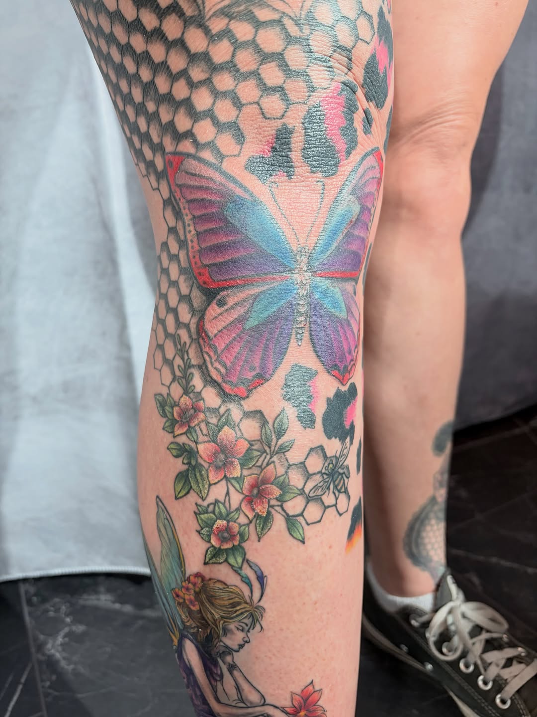 Tattoo by @leaves_.art — illustrative, realism