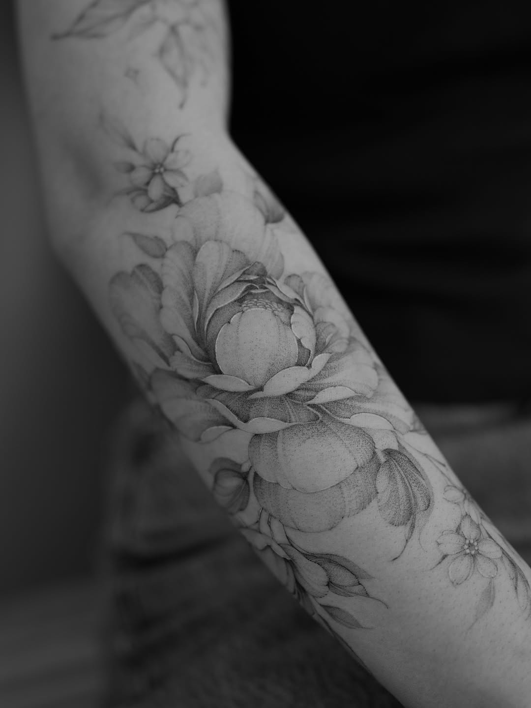Tattoo by @vxn.ink — fine_line, black_and_grey