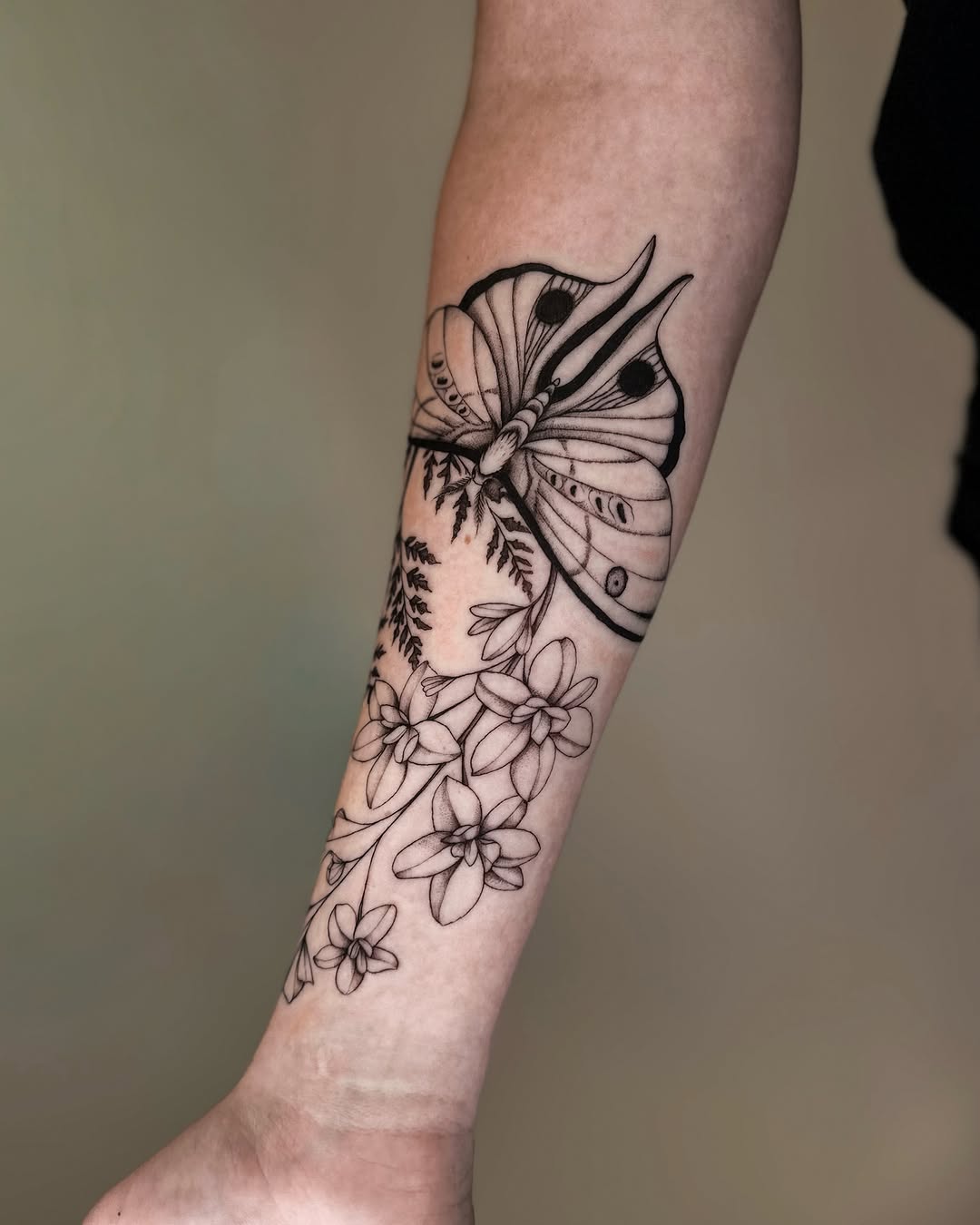 Tattoo by @laurenroseink — illustrative, black_and_grey