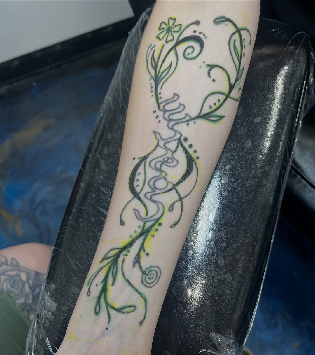 Tattoo by @sidryantattoo โ dotwork