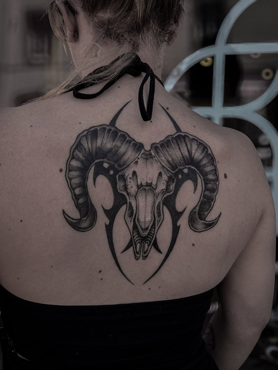 Tattoo by @lahyenettt — black_and_grey