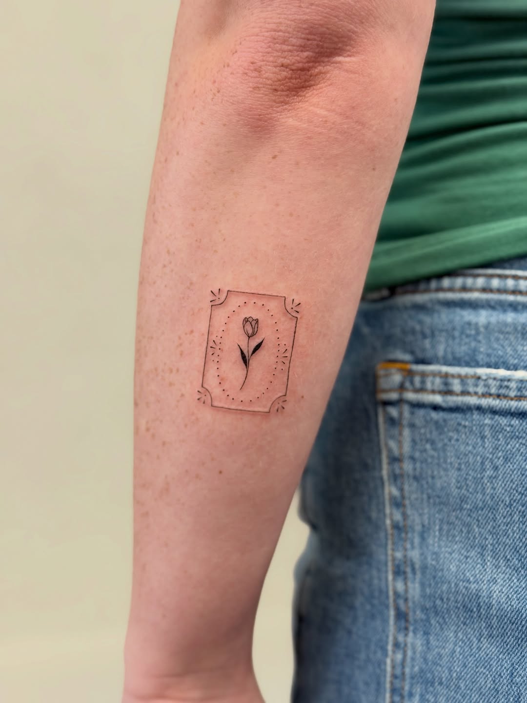 Tattoo by @olyamur.tatts — fine_line, minimalist