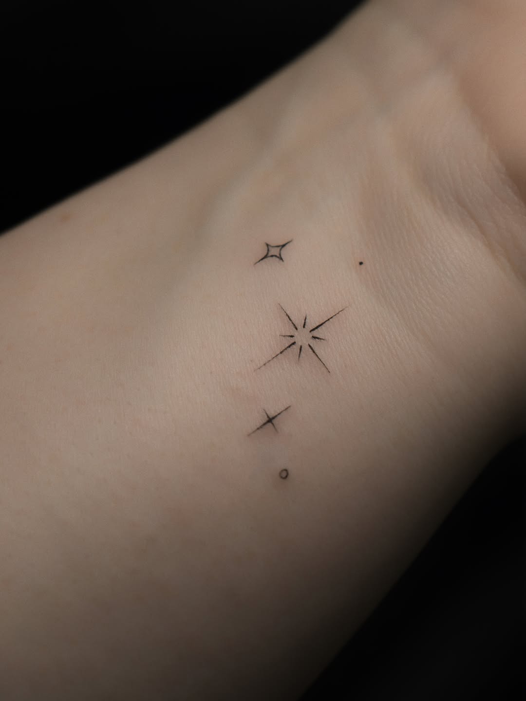 Tattoo by @auras.tattoos — fine_line, minimalist