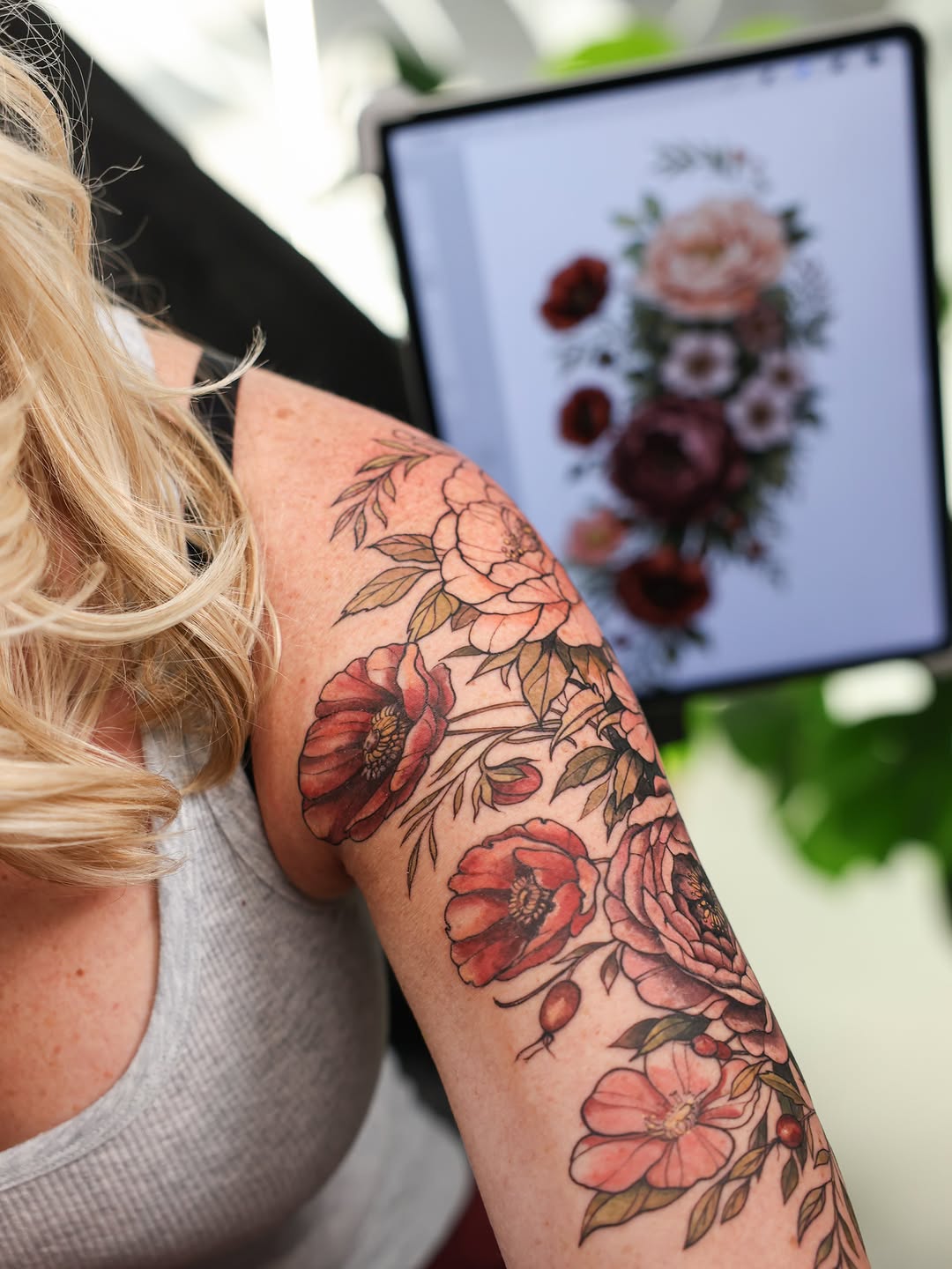 Tattoo by @annakarelina.tattoo — fine_line, realism