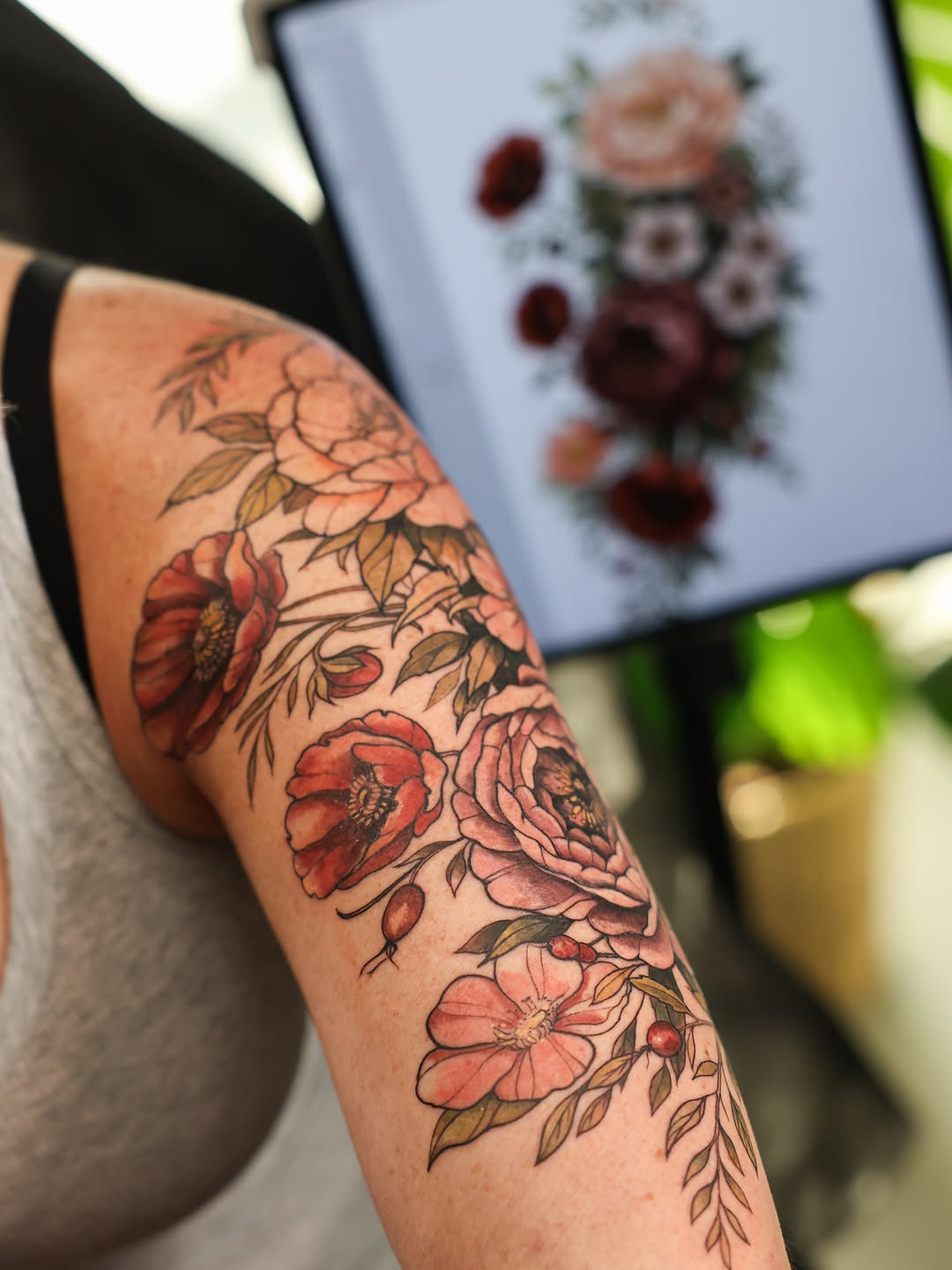 Tattoo by @annakarelina.tattoo — fine_line, realism