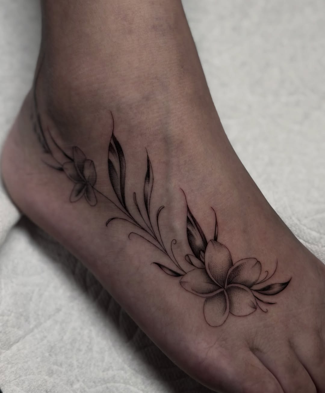 Tattoo by @cvssandra.art — fine_line, black_and_grey
