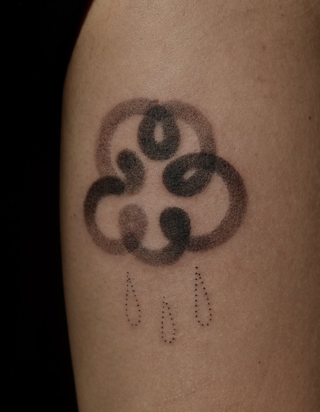 Tattoo by @hanmi.ink — fine_line, minimalist