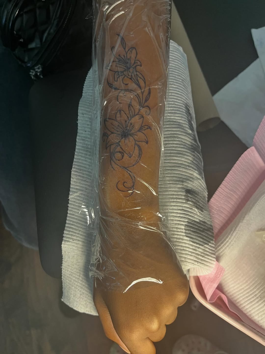 Tattoo by @inkbylaybae โ fine_line