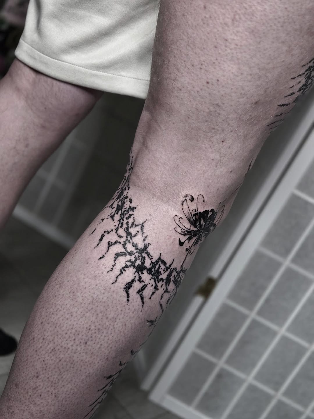 Tattoo by @mach1ne___ β blackwork