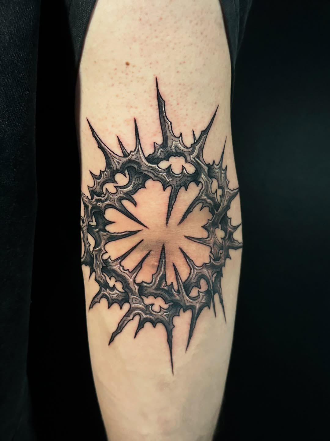 Tattoo by @haiziegrey — blackwork
