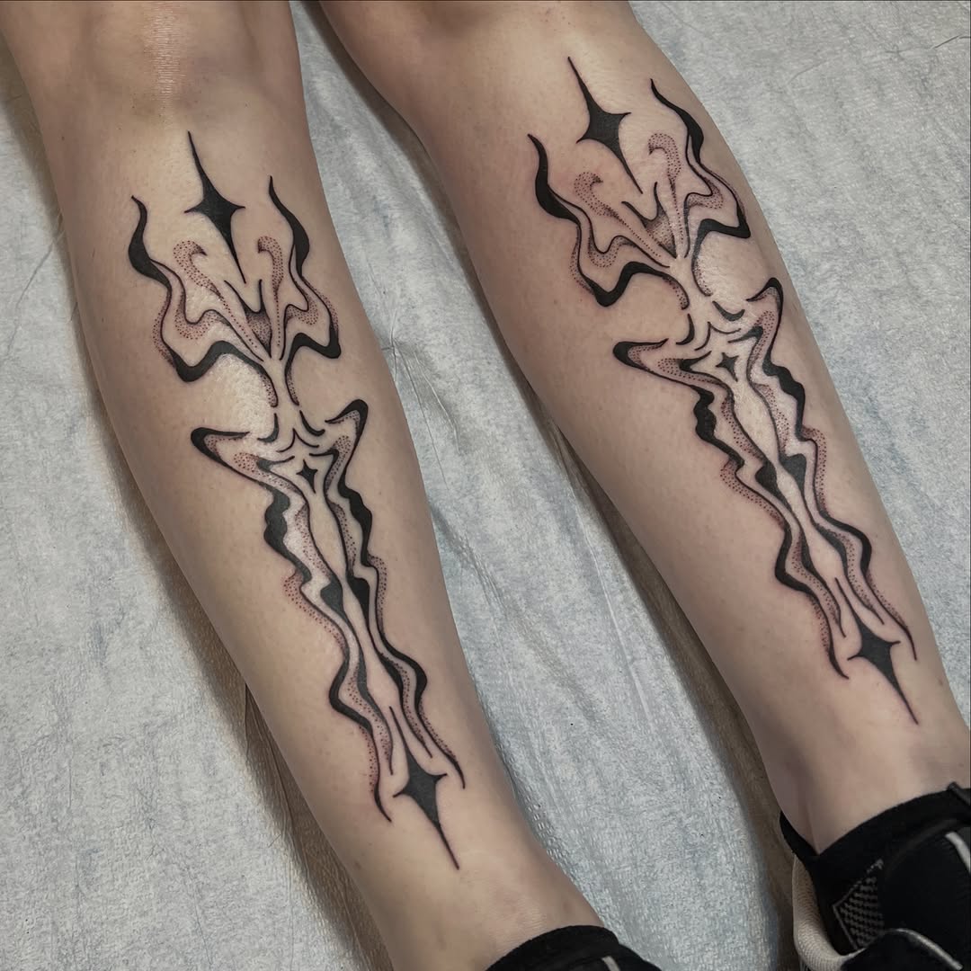 Tattoo by @lre_ink — illustrative, geometric