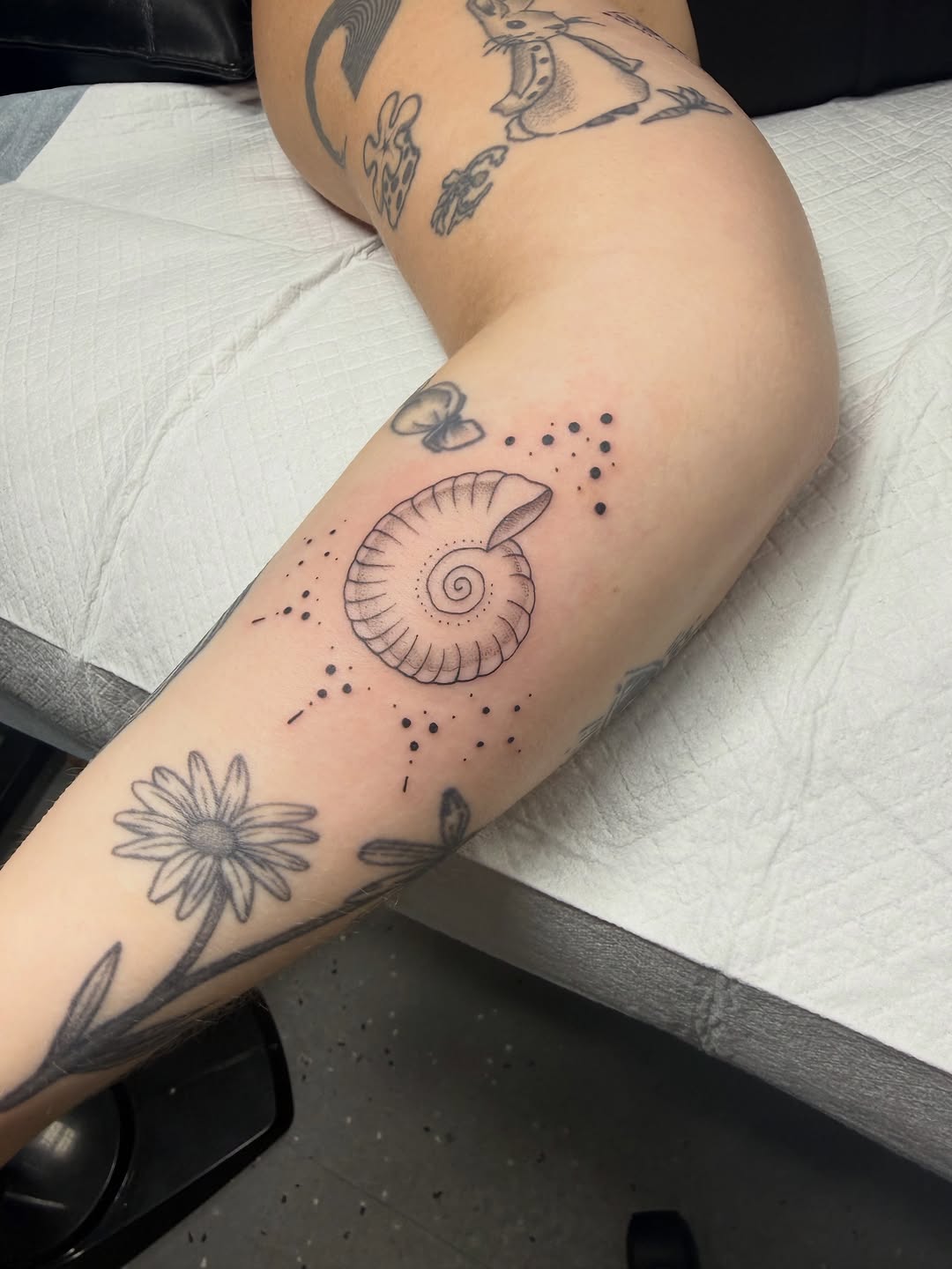 Tattoo by @jojoinkk โ fine_line