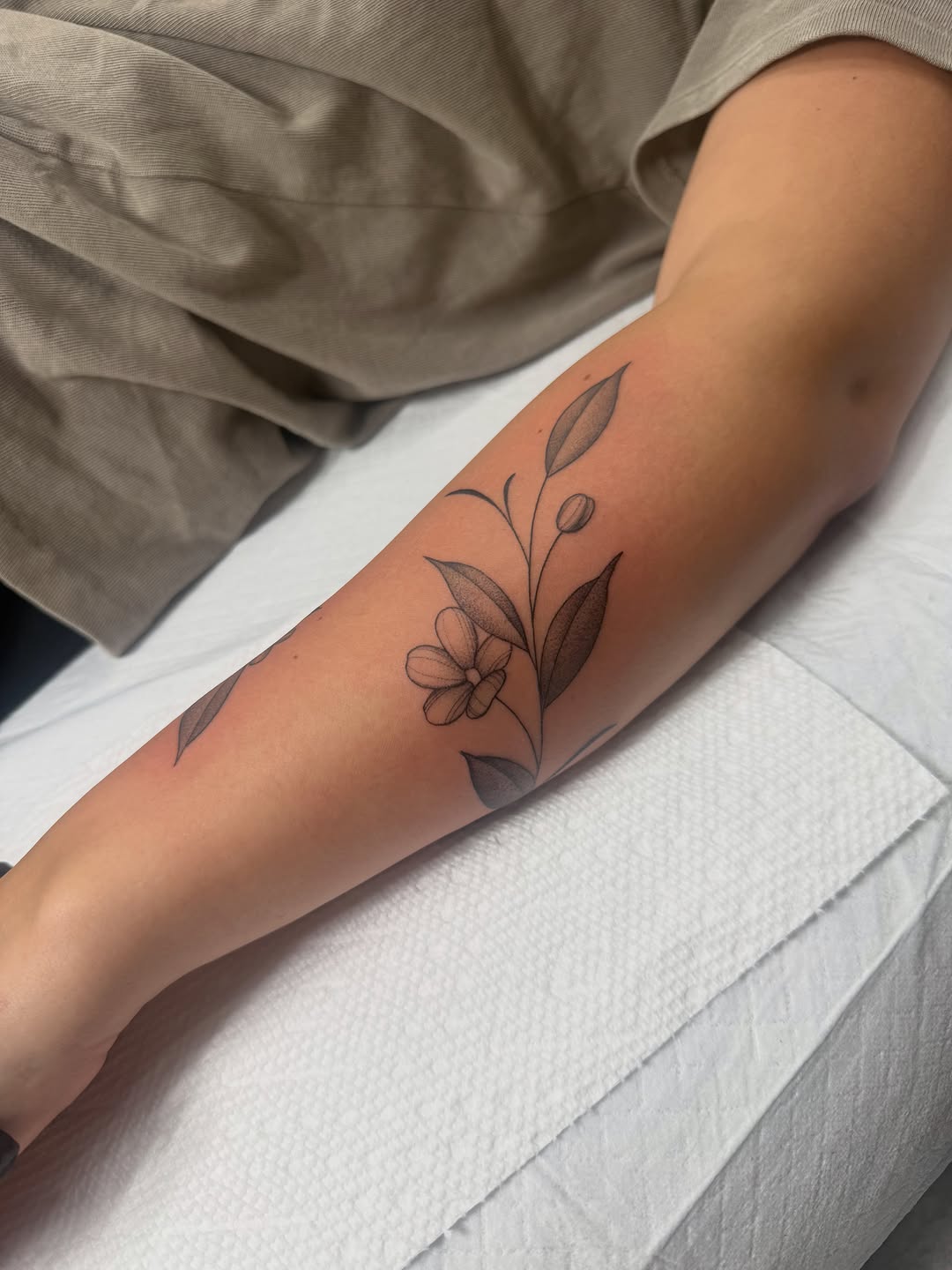 Tattoo by @jojoinkk โ fine_line
