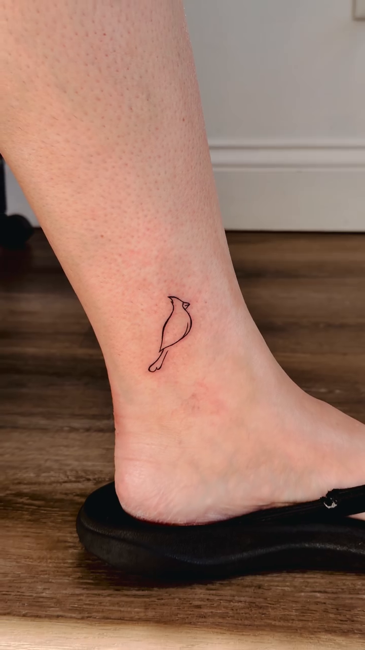Tattoo by @tattoosbyalice โ fine_line, minimalist