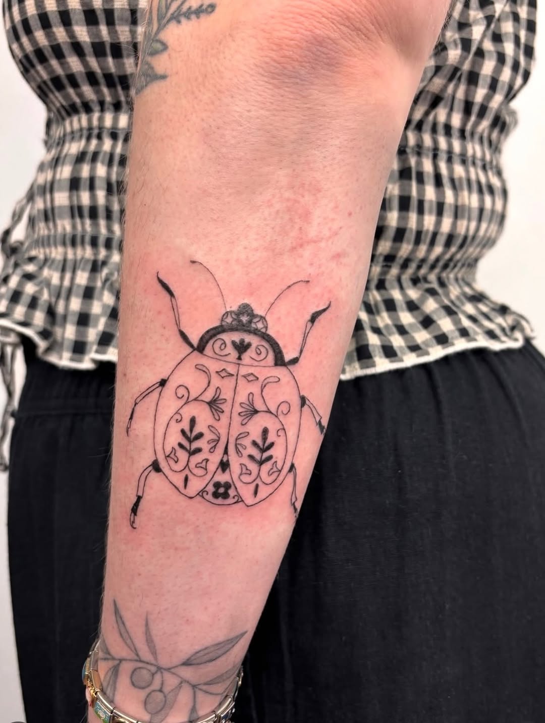 Tattoo by @maddietattie โ fine_line