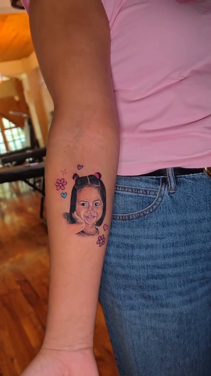 Tattoo by @mishelcastro_tattoo — realism, fine_line