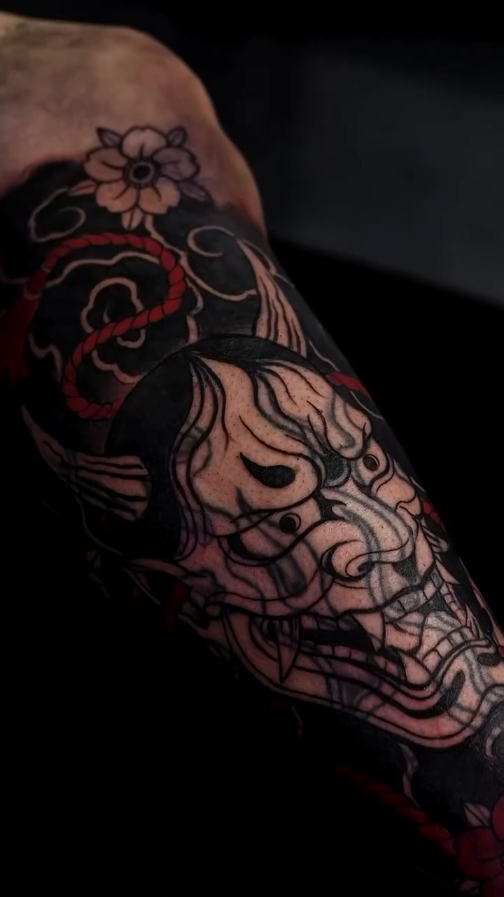 Tattoo by @melissaa_lotuss — japanese_irezumi, blackwork