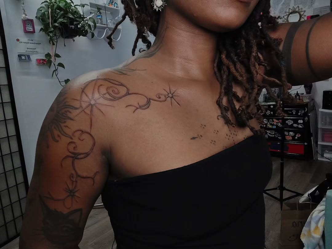 Tattoo by @lunatattoosya — black_and_grey