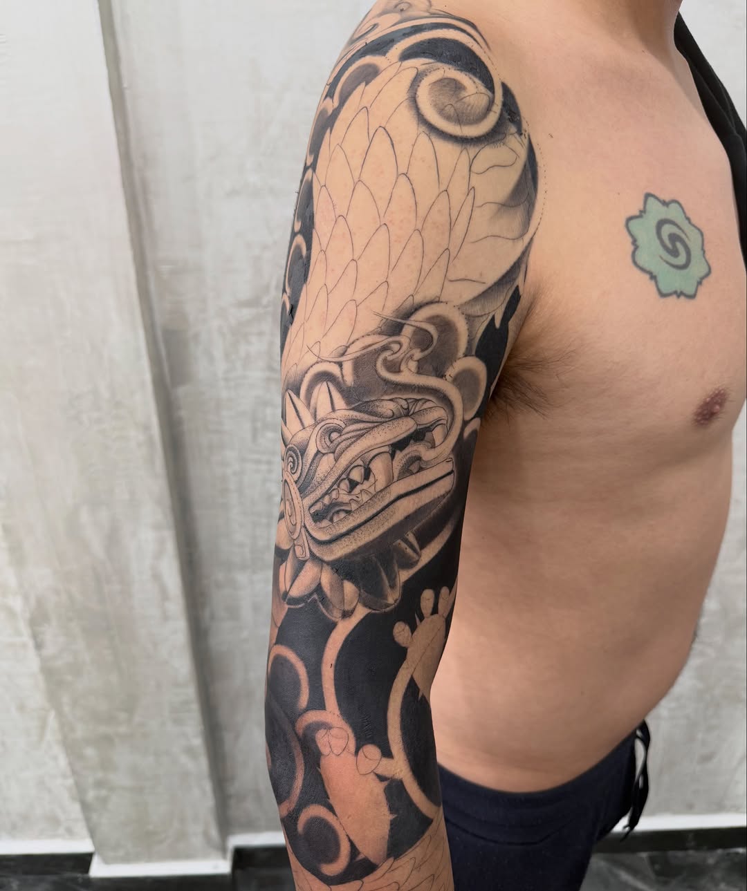 Tattoo by @meza.cruz.tatuajes โ japanese_irezumi, black_and_grey