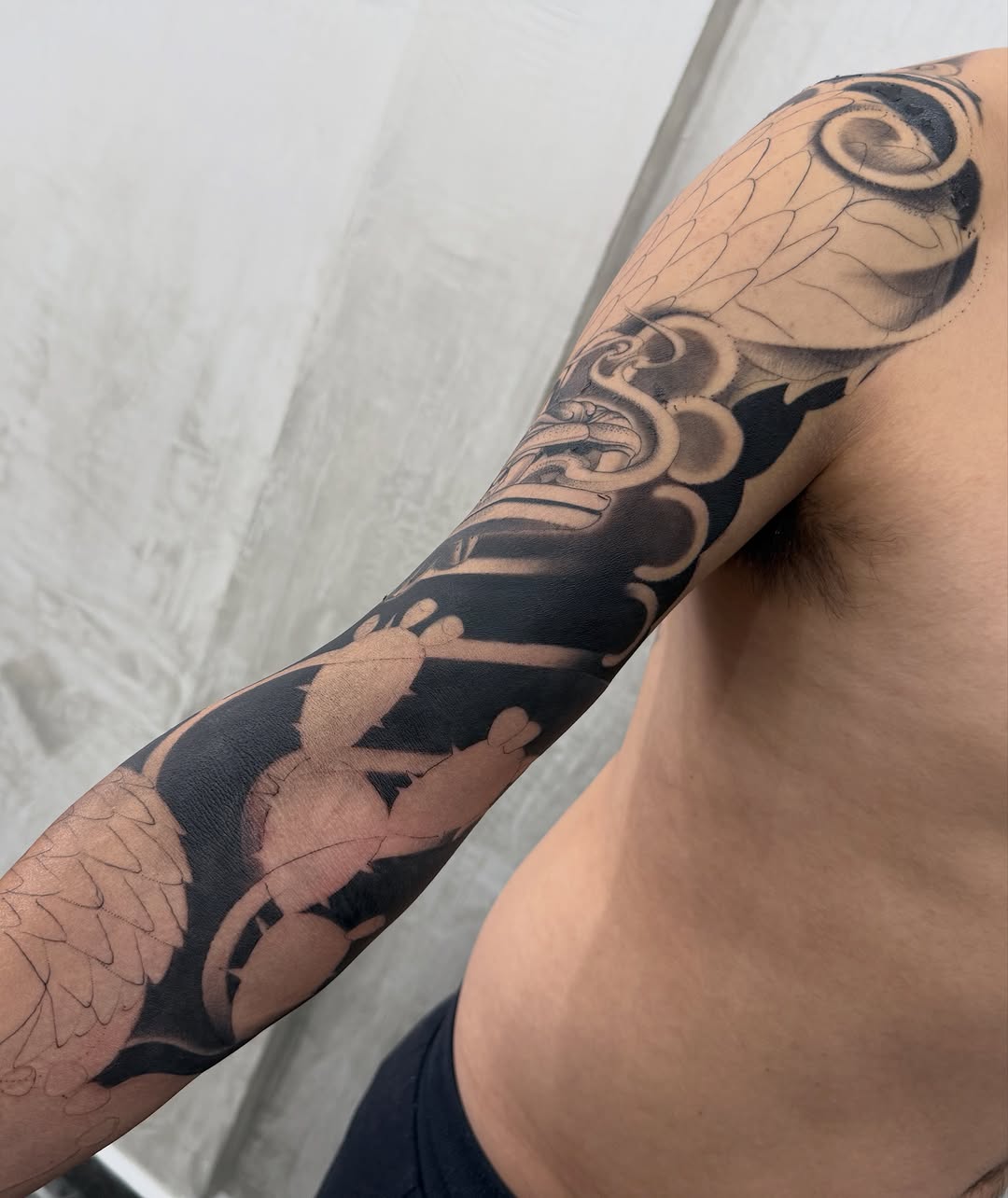 Tattoo by @meza.cruz.tatuajes โ japanese_irezumi, blackwork