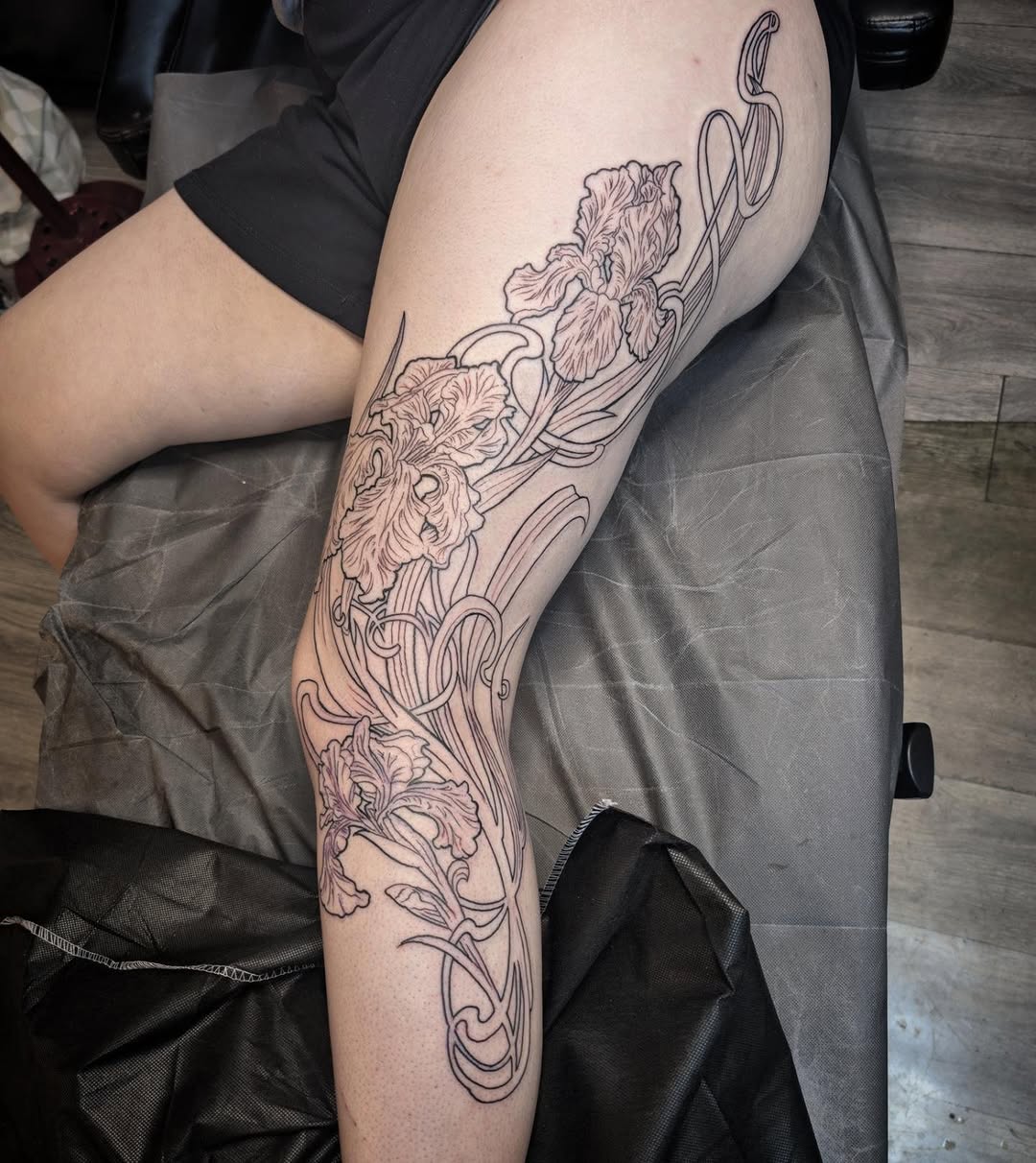 Tattoo by @ashtonallentattoo — fine_line