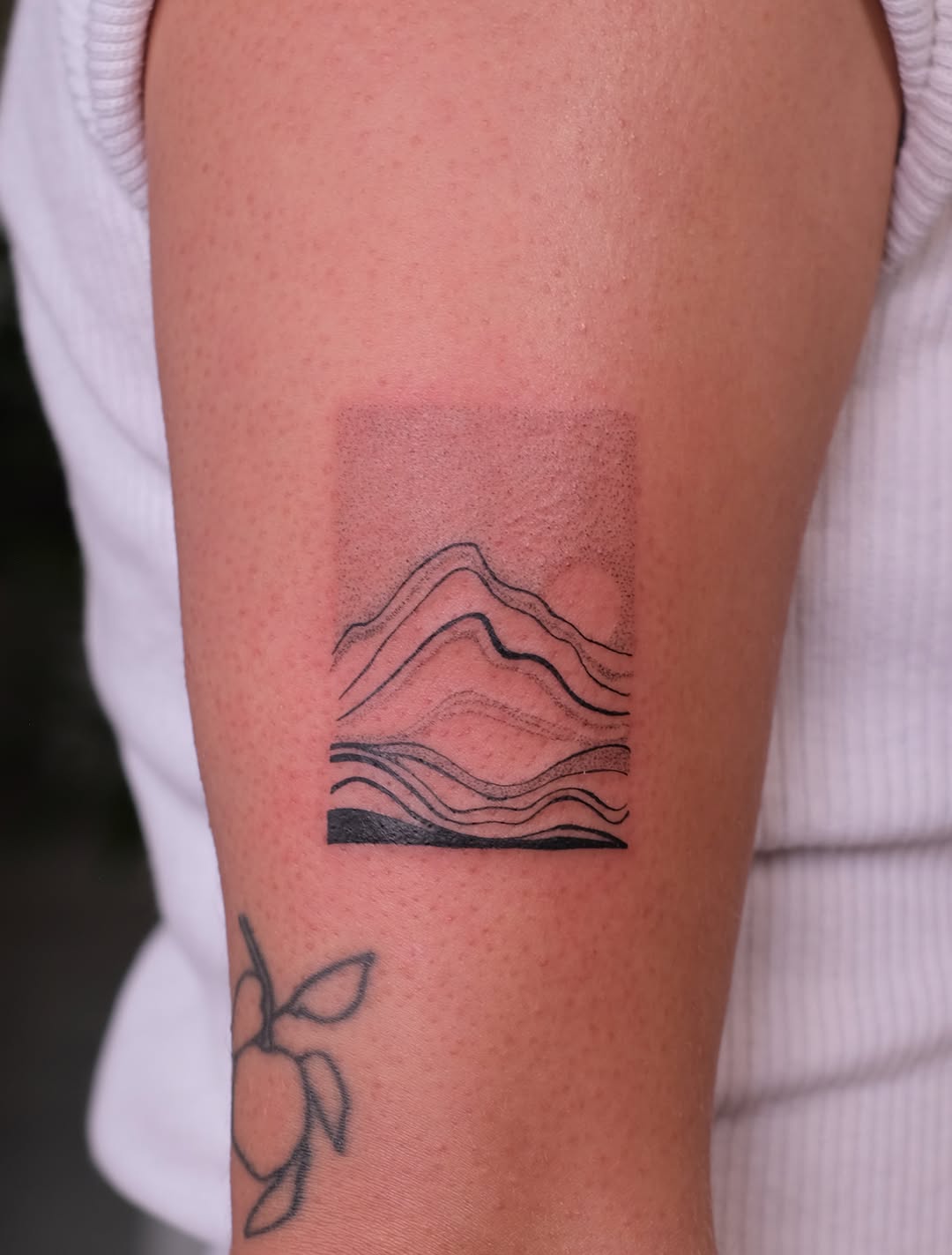 Tattoo by @lusi.ne.tattoo — fine_line, dotwork