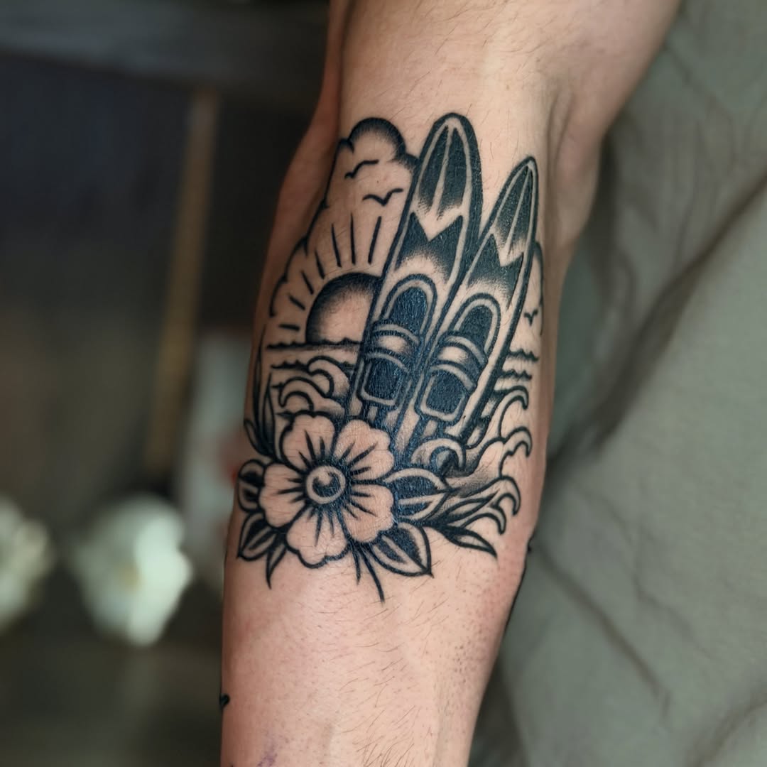Tattoo by @fleurnoirestudio โ american_traditional