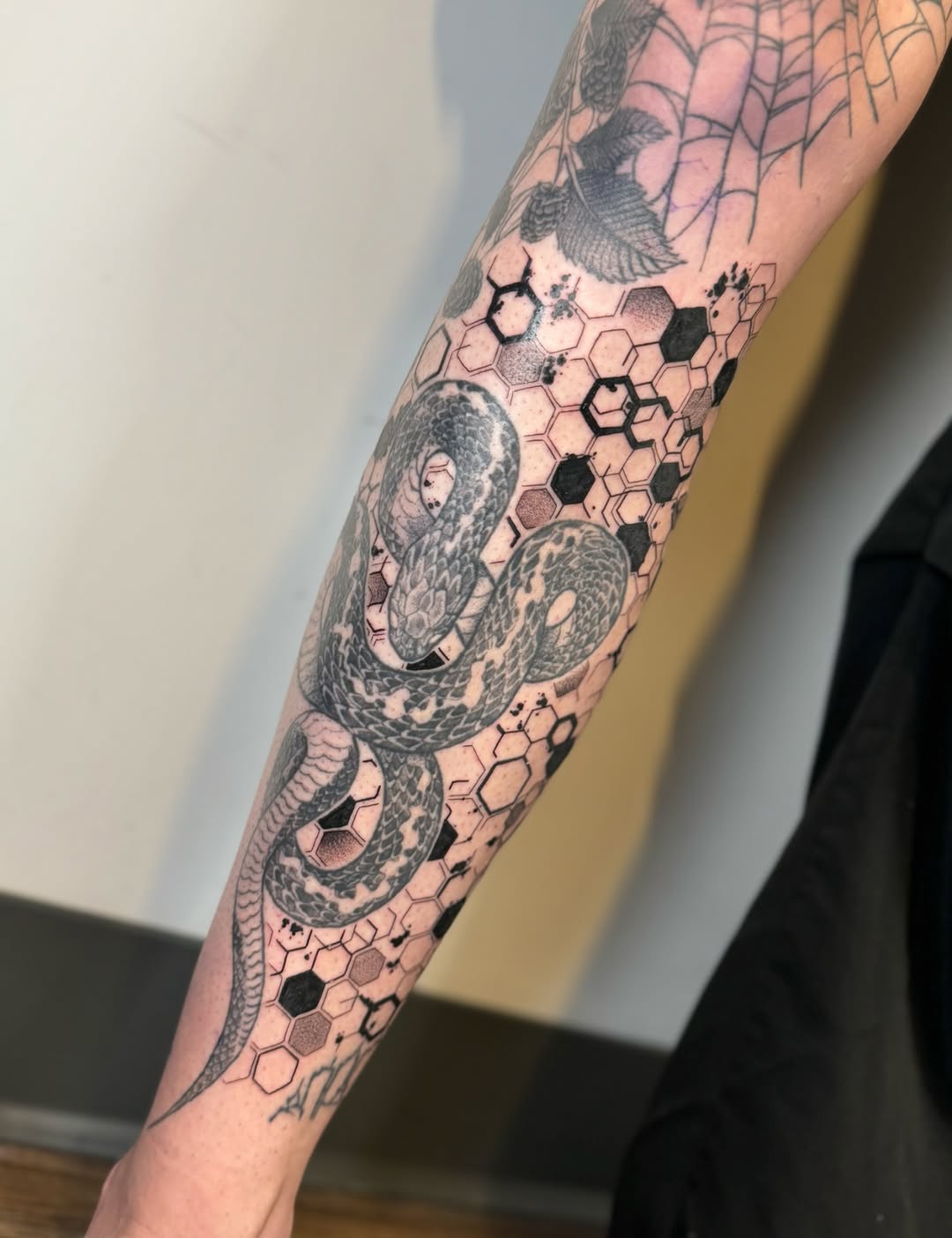 Tattoo by @ilenadoodles β black_and_grey, geometric