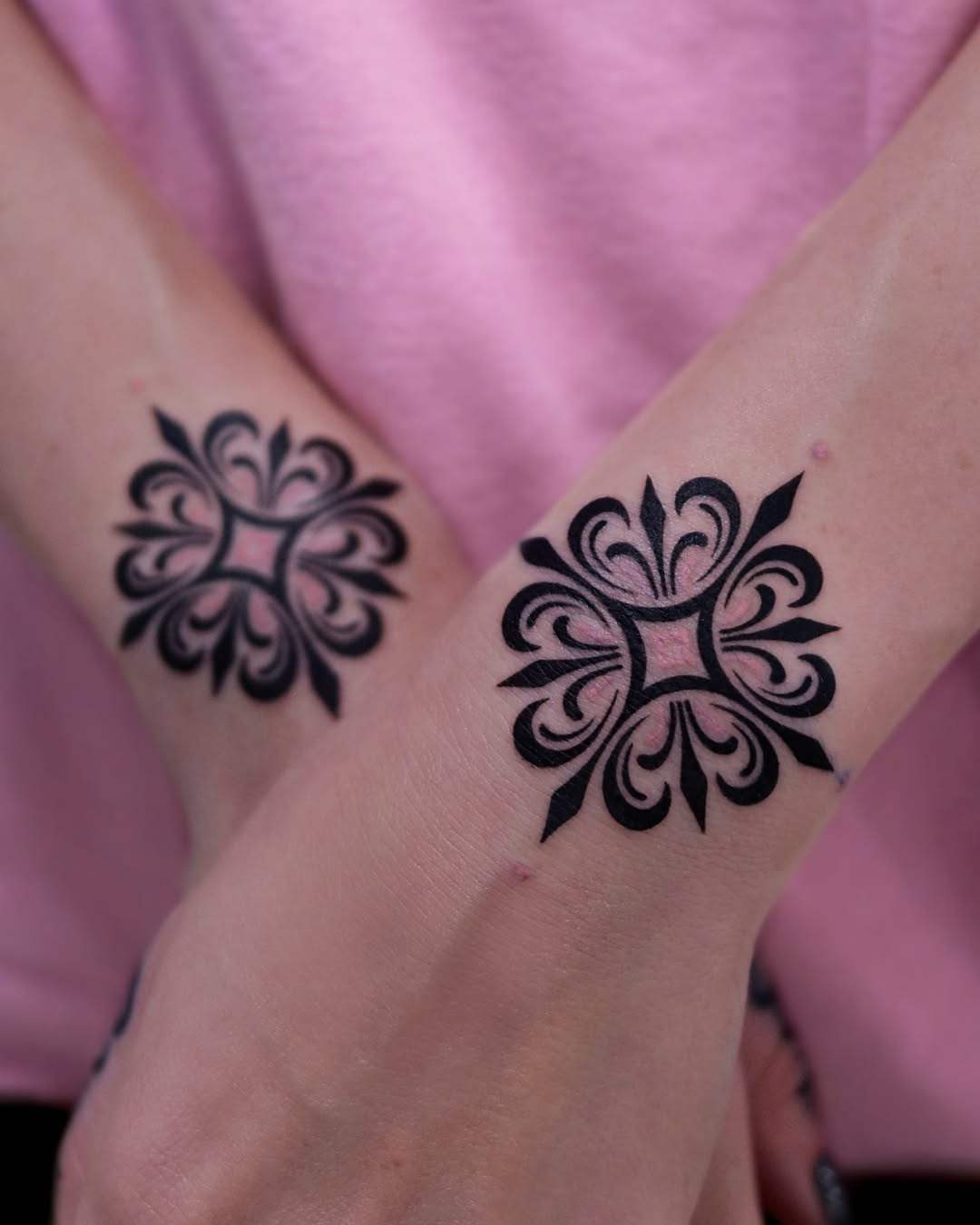 Tattoo by @2zzinzzin_ — ornamental, blackwork