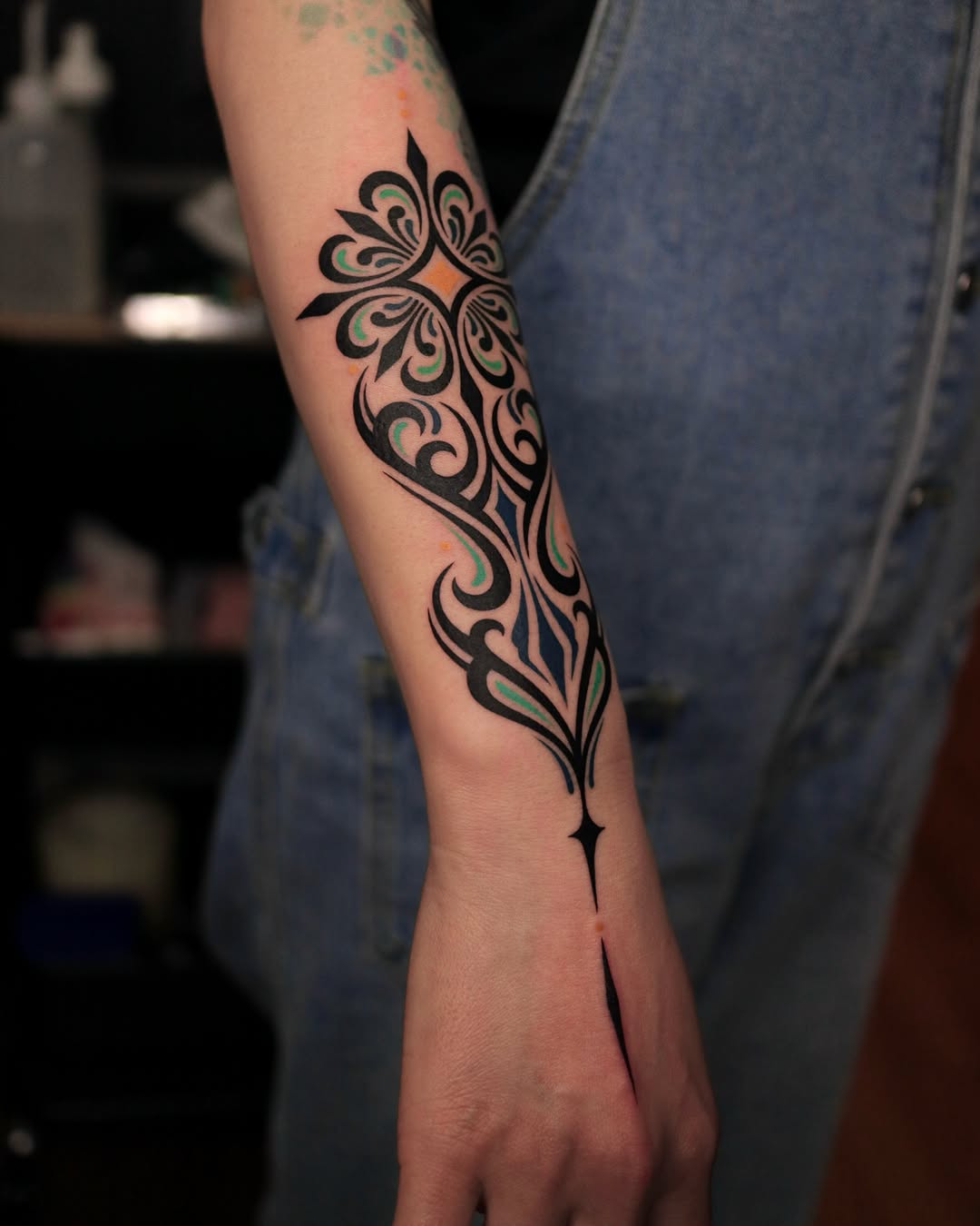 Tattoo by @2zzinzzin_ — ornamental, illustrative